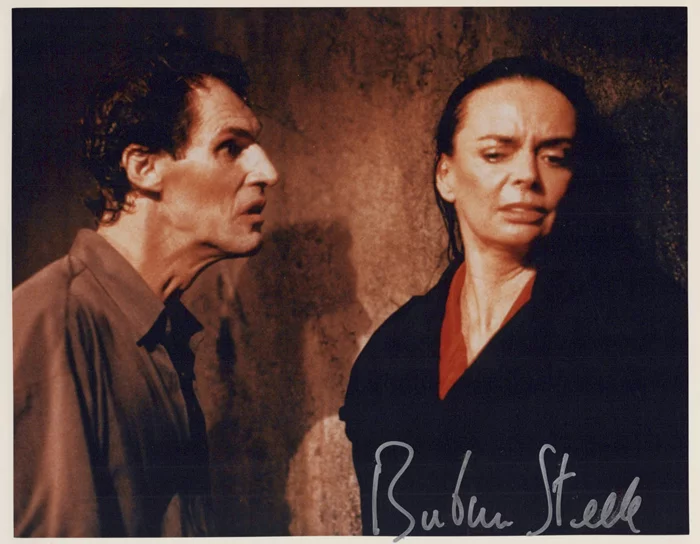 Barbara Steele autograph