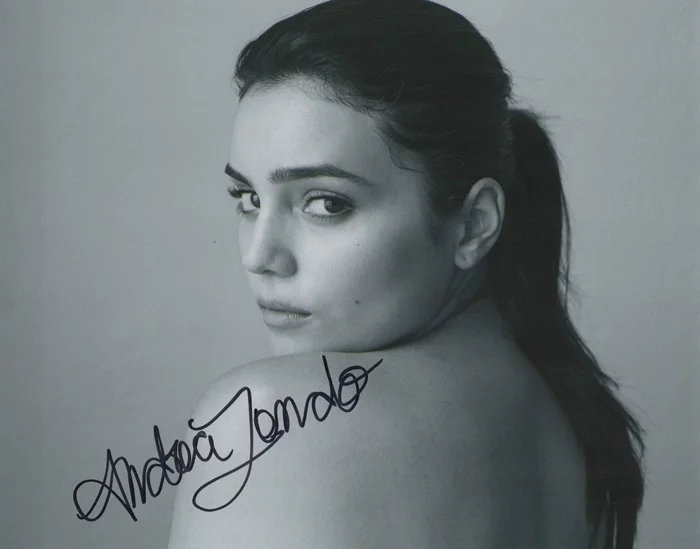 Andrea Londo autograph