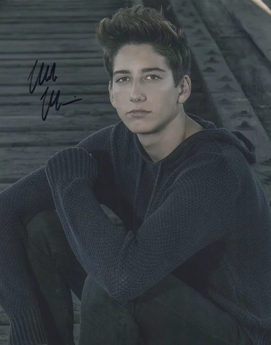 Milo Manheim autograph