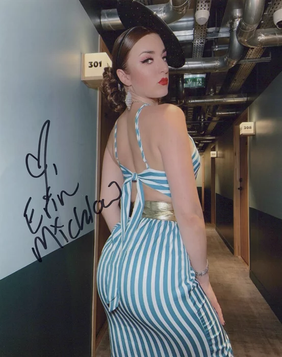 Erin Micklow autograph