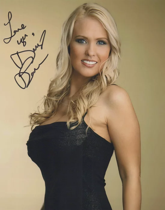 Darcy Donavan autograph