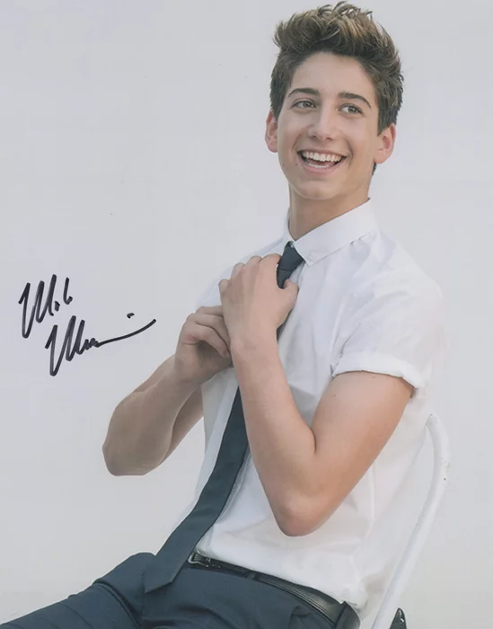 Milo Manheim autograph