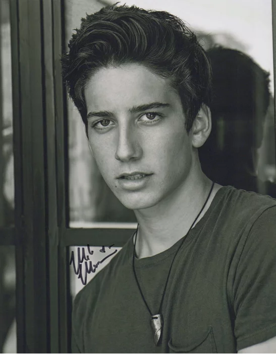 Milo Manheim autograph