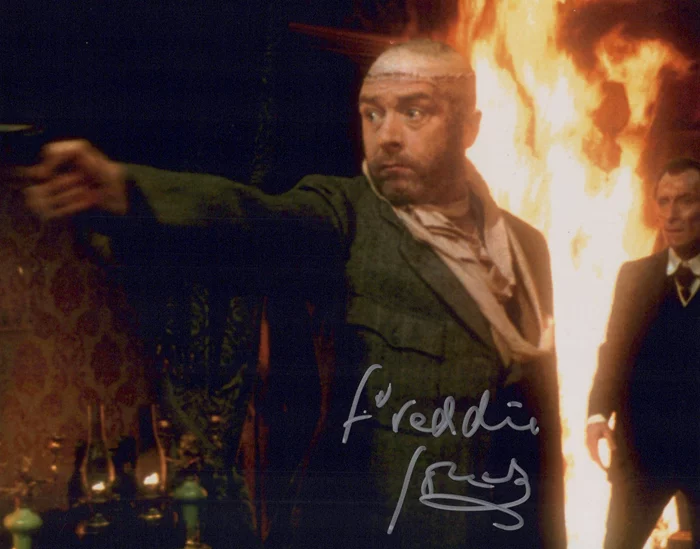 Freddie Jones autograph