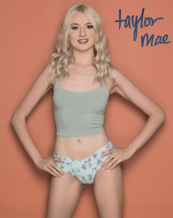 Taylor Mae autograph