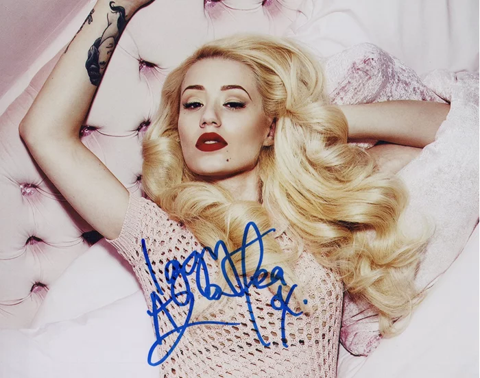 Iggy Azalea autograph