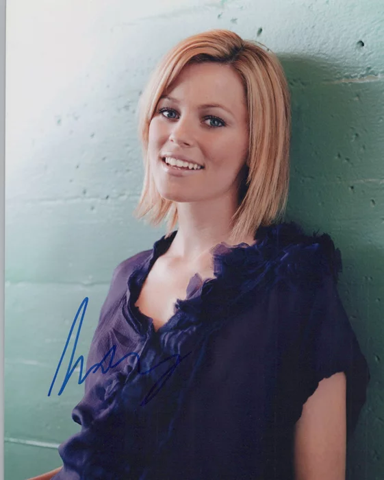 Elizabeth Banks autograph