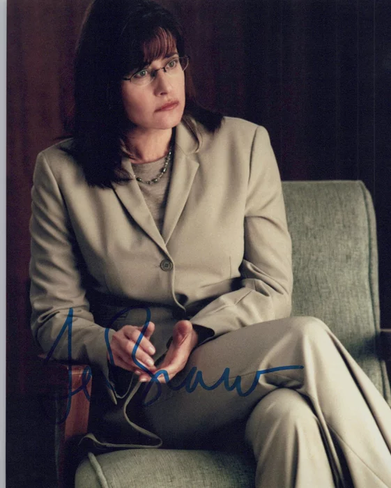 Lorraine Bracco autograph