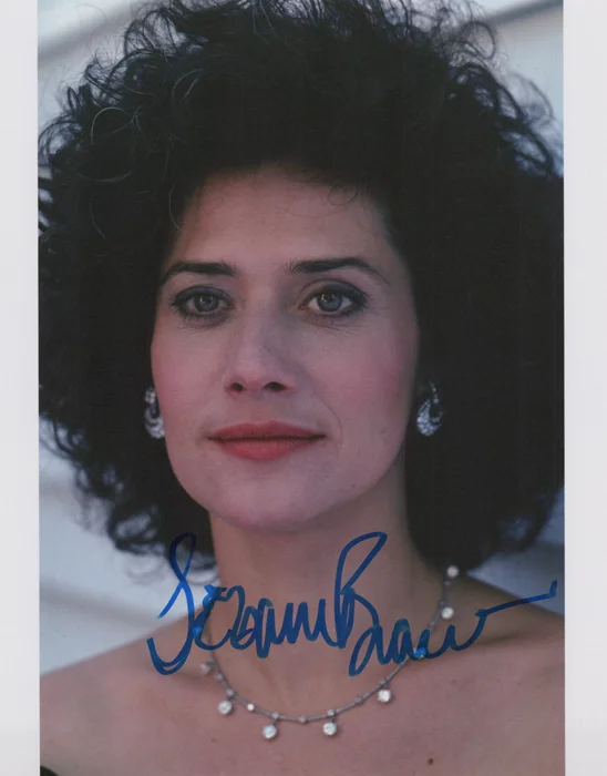Lorraine Bracco autograph
