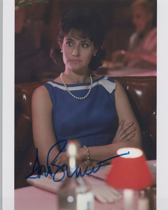 Lorraine Bracco autograph