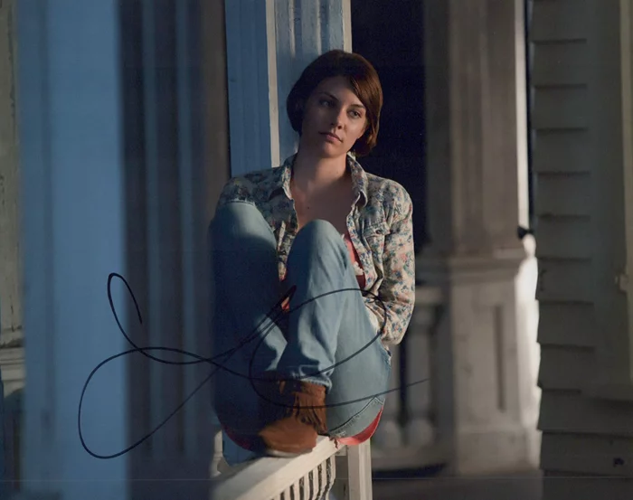Lauren Cohan autograph
