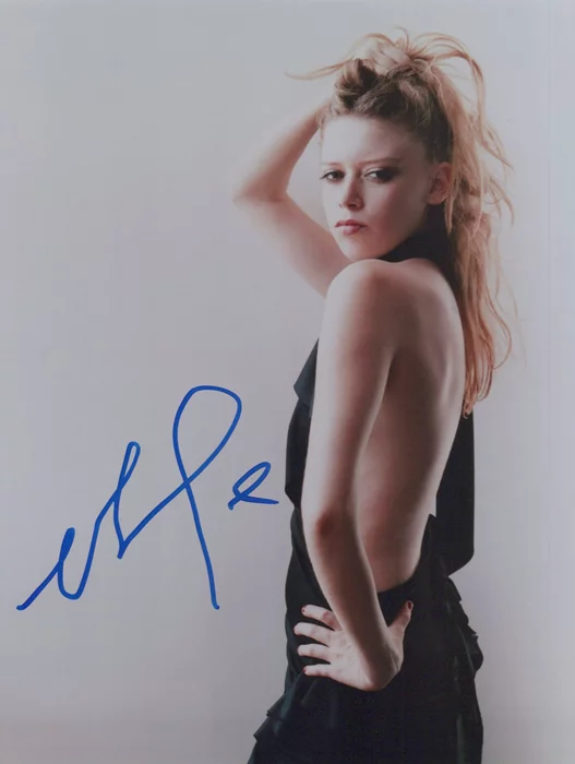 Natasha Lyonne autograph
