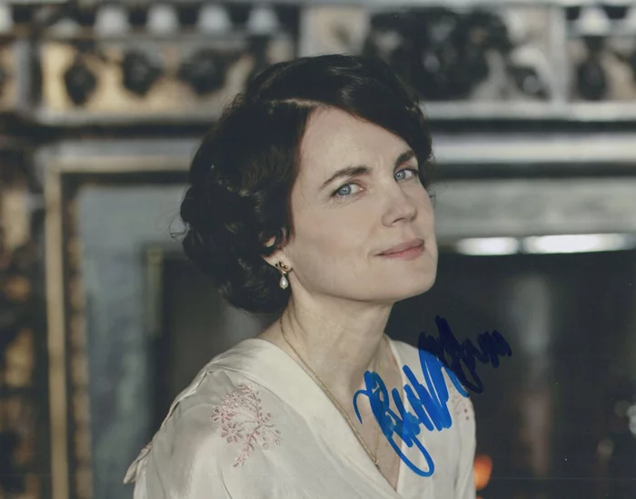 Elizabeth McGovern autograph