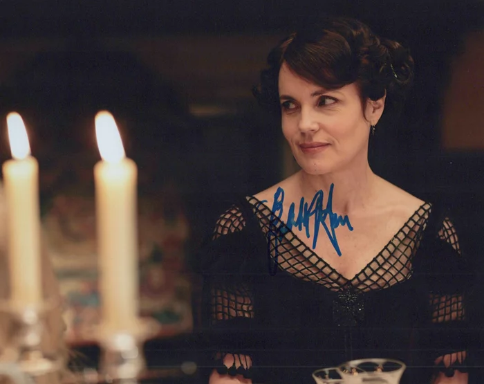 Elizabeth McGovern autograph