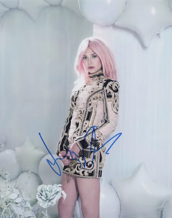 Elizabeth Olsen autograph