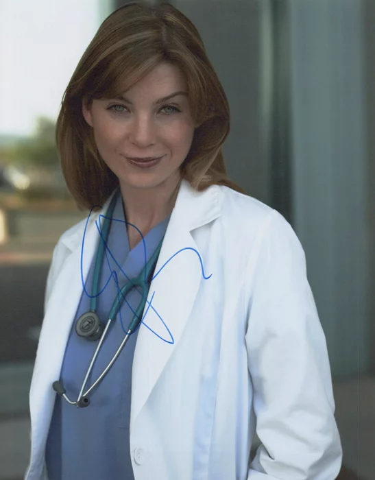 Ellen Pompeo autograph