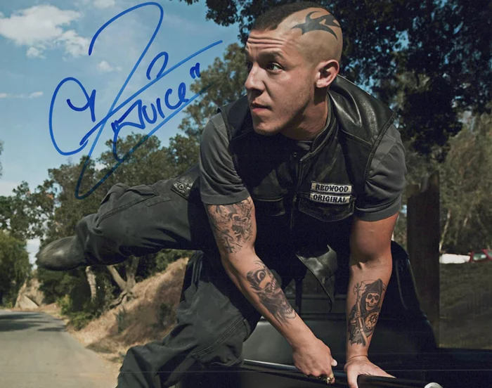 Theo Rossi autograph