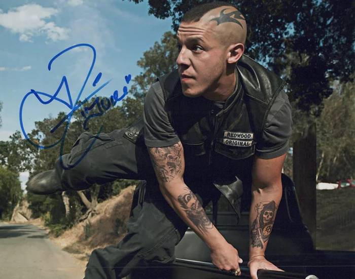 Theo Rossi autograph
