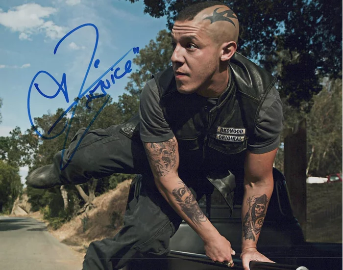 Theo Rossi autograph