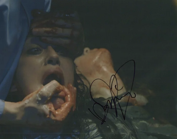 Devanny Pinn autograph