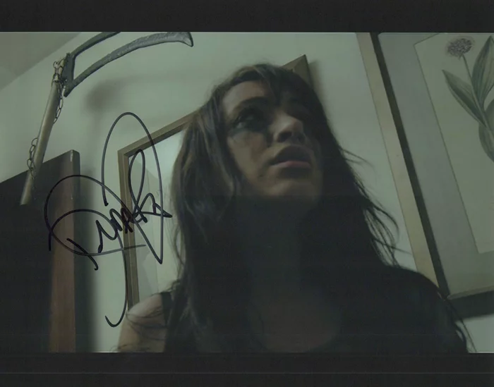 Devanny Pinn autograph