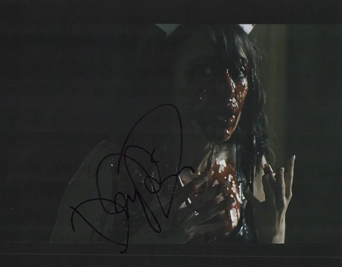 Devanny Pinn autograph