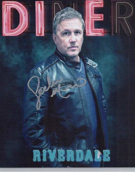 Lochlyn Munro autograph