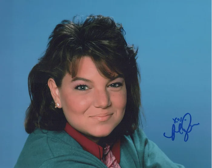 Mindy Cohn autograph