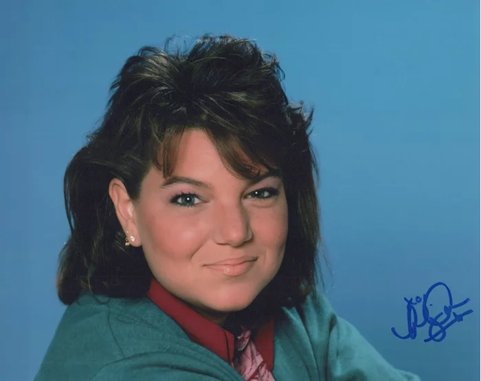 Mindy Cohn autograph