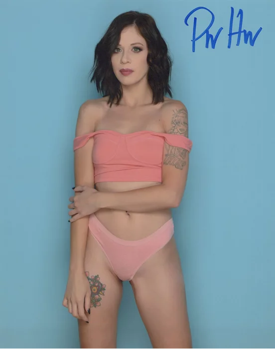 Paige Hoffman autograph