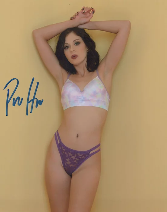 Paige Hoffman autograph