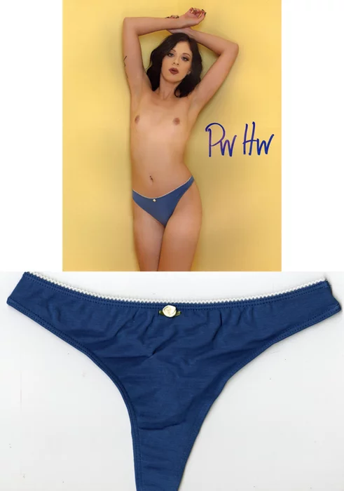 Paige Hoffman autograph