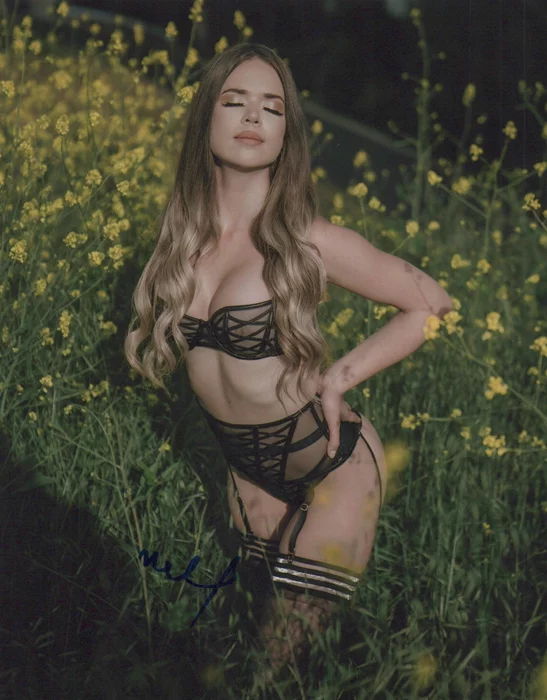Morgan Lux autograph