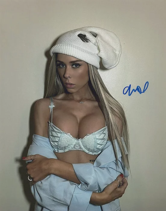 Annalyse Mishler autograph