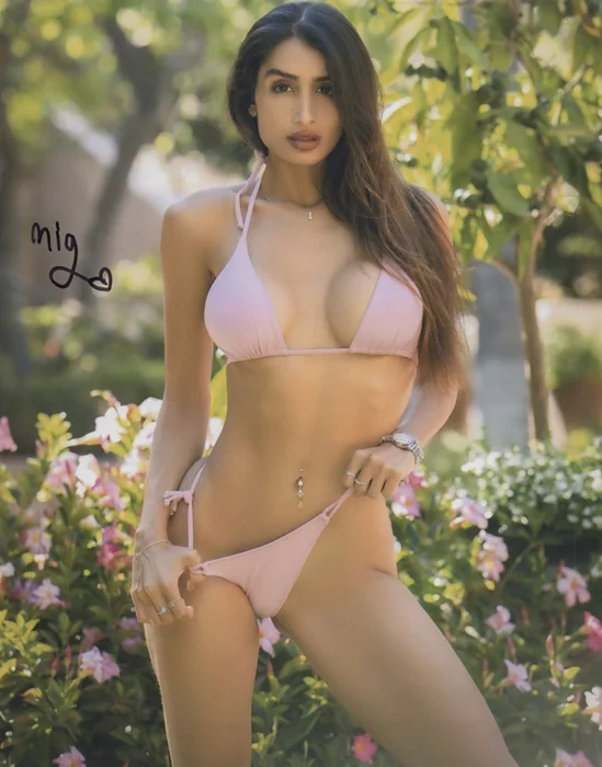 Mia Ventura autograph