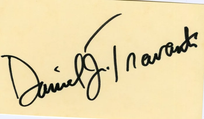 Daniel J. Travanti autograph