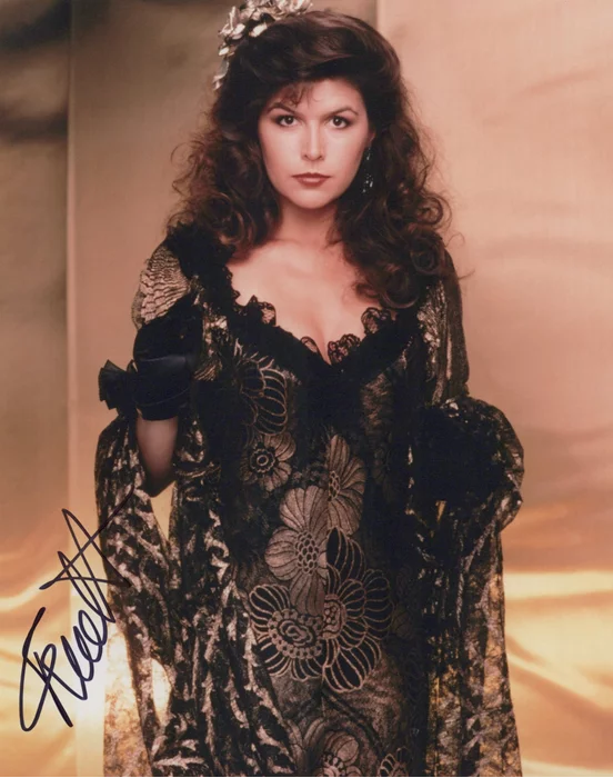 Finola Hughes autograph