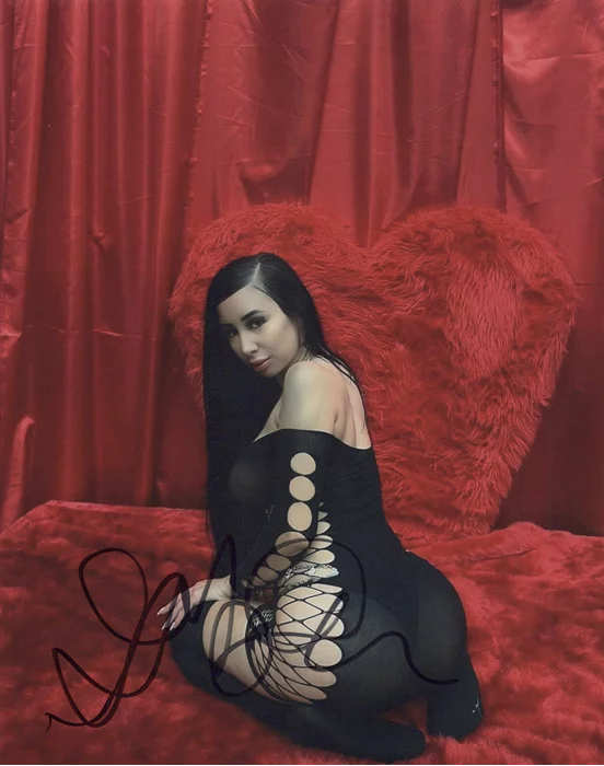 Genesis Ruiz autograph