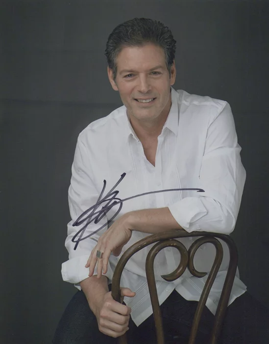 Kevin Spirtas autograph