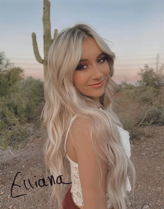 Elliana Walmsley autograph