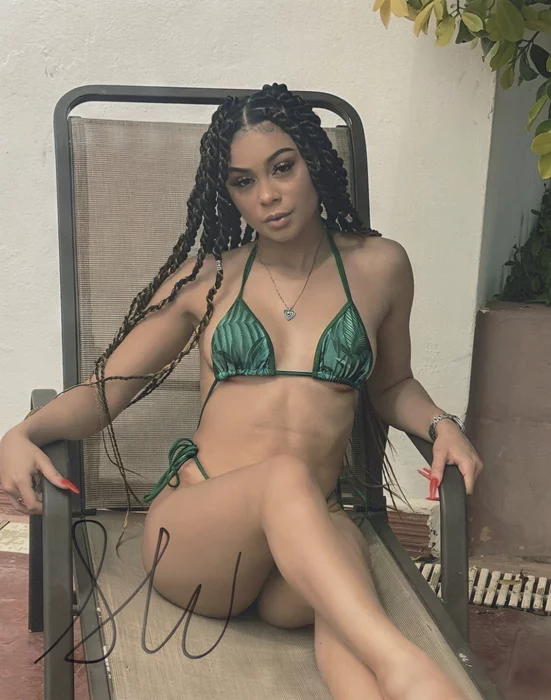 Sasha Warweg autograph