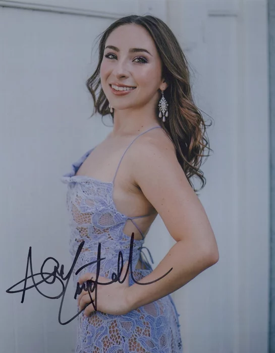 Ava Cantrell autograph