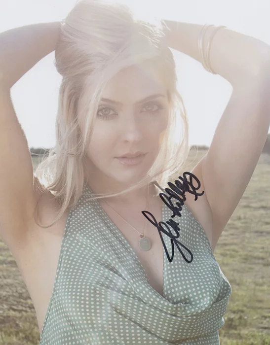 Jen Lilley autograph