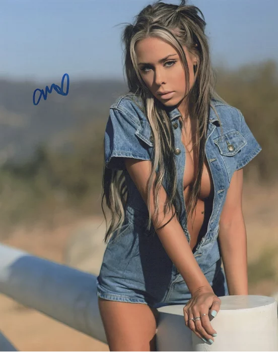 Annalyse Mishler autograph