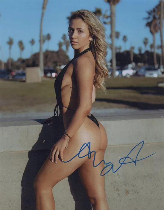 Angela Astakhova autograph