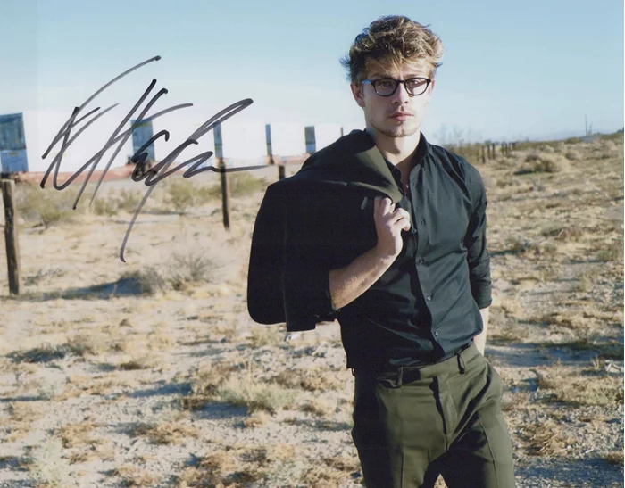 Evan Hofer autograph