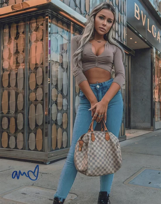 Annalyse Mishler autograph