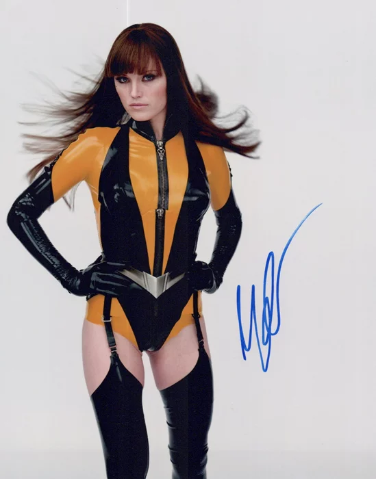 Malin Akerman autograph