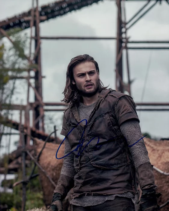 Douglas Booth autograph