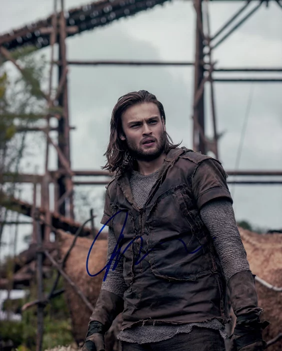 Douglas Booth autograph